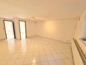 VERMIETET! Neu renoviert! Gemütliche 2 Zimmer Souterrain Wohnung inkl. Einbauküche – Steinbach/Ts