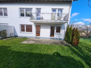 VERMIETET! Frisch renoviert! 3-Zimmerwohnung mit Terrasse + Garten am Feldrand- S-Bahn nah Hofheim