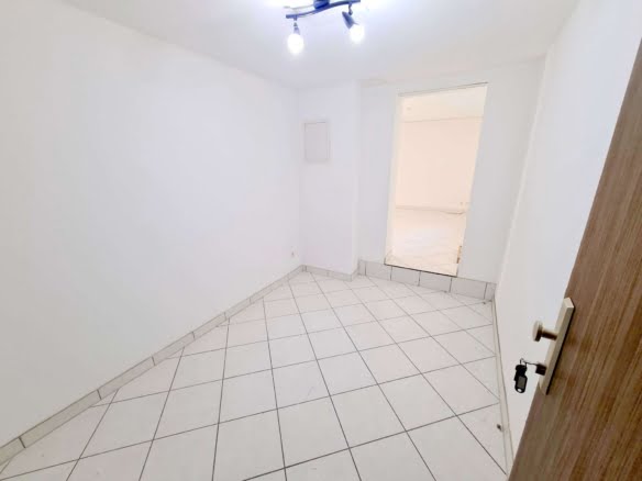 VERMIETET! Neu renoviert! Gemütliche 2 Zimmer Souterrain Wohnung inkl. Einbauküche – Steinbach/Ts