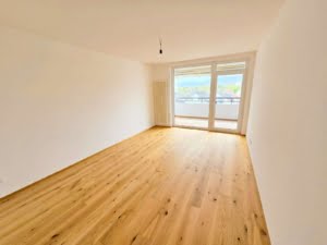 VERMIETET! Erstbezug nach Sanierung! Sonnige 4 Zimmerwohnung mit Balkon + Weitblick – Kriftel