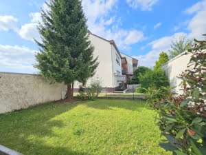 VERMIETET! Einzugsbereit! Große 3,5 Zimmerwohnung mit Balkon plus Garage – top Lage Rumpenheim
