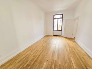 VERMIETET! Altbaucharme pur in Top Lage Sachsenhausen: 4 Zimmerwohnung mit Balkon + Parkett + EBK