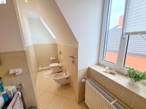 VERMIETET! WOW! – Stylische 5 Zimmer Maisonette inkl. EBK + Kamin + Dachterr. -Sachsenhausen