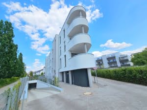 VERMIETET! Nagelneu + richtig schick : 3-Zimmerwohnung mit Balkon – ruhig in Offenbach-Ost