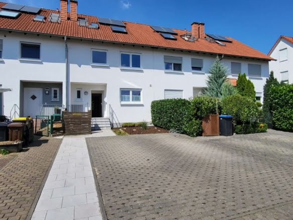 VERKAUFT! Ihr neues Heim erwartet Sie! Reihenhaus: 5 Zimmer + Terrasse + Garten + 2 KFZ-Stellplätze