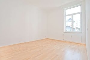 VERMIETET! Ein Highlight für Altbaufans in Sachsenhausen! Große 4-Zimmerwohnung mit Balkon + EBK