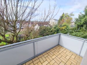 VERMIETET! Großzügige 2 Zimmer Wohnung mit Balkon in gepflegtem MFH zentral in Bad Soden