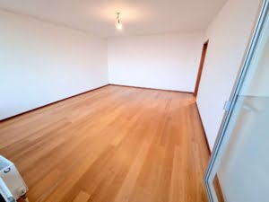 VERMIETET! Bester Skylineblick inkl. +Pool+Sauna im Haus! Schicke 3 Zimmer Wohnung mit Balkon –
