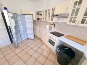 VERMIETET! Altbaucharme pur! 3 Zimmer, Wohnküche, 2 Balkone + neuer Boden -Berger Str