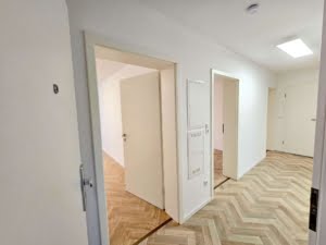VERMIETET! Top Nordendlage! Auch WG- geeignet! Nagelneu sanierte 4 Zimmerwohnung im 5. OG