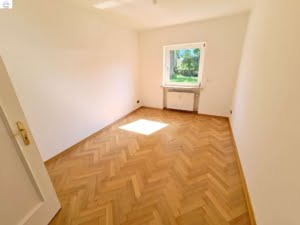 VERMIETET!Was für ein Villenanwesen mit Traumgarten! Mehrgenerat.haus + Einliegerwohnung + 2 Garagen