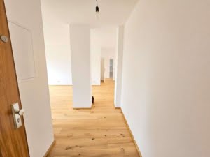 VERMIETET! Erstbezug nach Sanierung! Sonnige 4 Zimmerwohnung mit Balkon + Weitblick – Kriftel