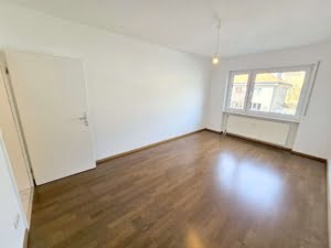 VERKAUFT! Große 4 Zimmer Terrassenwohnung + 2 Bäder + EBK + Kamin + Keller + Garage –