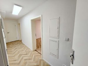 VERMIETET! Top Nordendlage! Auch WG- geeignet! In 2023 nagelneu sanierte 3 Zimmerwohnung im 5. OG ohne! Aufzug