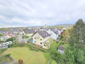 VERMIETET! Erstbezug nach Sanierung! Sonnige 4 Zimmerwohnung mit Balkon + Weitblick – Kriftel