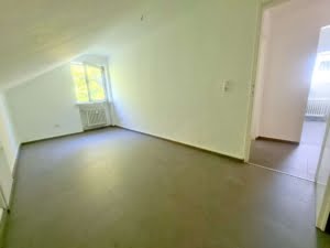 VERMIETET! Neu renoviert! 3-Zimmerwohnung mit 2 Balkonen + Wannenbad – ruhig in Bergen-Enkheim