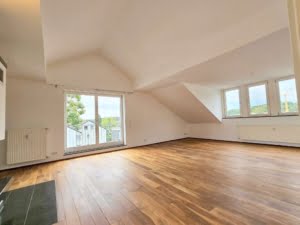 VERKAUFT!Attraktive große 3 Zimmer Dachstudio Whg. mit Balkon +Garagenpl – Top Lage nahe Stadtwald