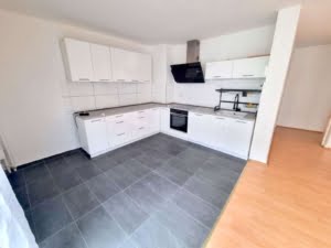 VERMIETET! Renovierte , große 2-Zimmer mit offener Küche – mitten in der Offenbacher Fußgängerzone