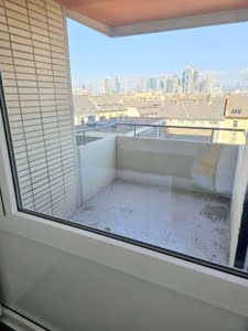 VERMIETET! WOW! TOP SKYLINEBLICK + POOL+SAUNA im Haus! Großes 1 Zimmer Apt. mit Balkon. –