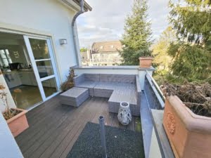VERMIETET! Sehr großzügige 3-Zimmer Maisonette mit 2 Balkonen + TG-Platz – Top Lage Sachsenhausen