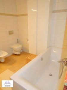 VERMIETET! sonnige 4,5 Zimmer mit Balkon – Parkett + Schwimmbad/Sauna im Haus – Niederad