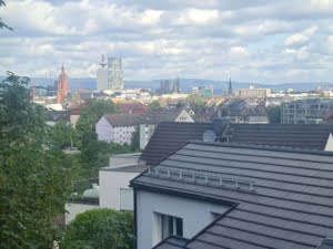 VERMIETET! Stylisch! Schicke 4 Zimmer offene Maisonette mit 2 Bädern + 2 Balkonen – Sachsenhausen