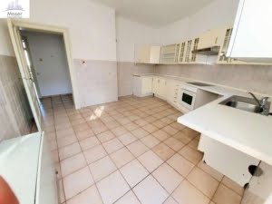 VERMIETET! Altbaucharme pur! 3 Zimmer, Wohnküche, 2 Balkone + neuer Boden -Berger Str