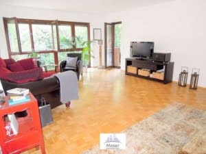 VERMIETET! sonnige 4,5 Zimmer mit Balkon – Parkett + Schwimmbad/Sauna im Haus – Niederad