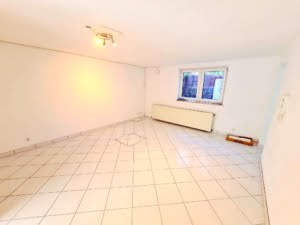 VERMIETET! Neu renoviert! Gemütliche 2 Zimmer Souterrain Wohnung inkl. Einbauküche – Steinbach/Ts