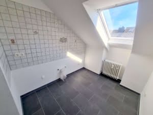 VERMIETET! Neu renoviert! 3-Zimmerwohnung mit 2 Balkonen + Wannenbad – ruhig in Bergen-Enkheim
