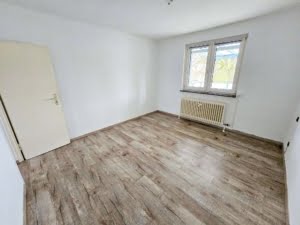 VERMIETET! Gemütliche 3 Zimmerwohnung mit großem Balkon in gepflegter Grünanlage in Bad Homburg