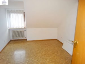 VERMIETET! Geräumige 2-Zimmerwohnung im Dachgeschoss in 3-Parteienhaus – ruhige Lage in Großheubach