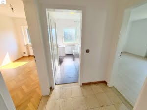 VERMIETET! Viel Platz auf 2 Etagen + großer Garten, 7 Zimmer + 2 Bäder + Doppelgarage