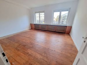 VERMIETET! Großzügige 4 Zimmerwohnung mit Holzdielenboden + Balkon – WG geeignet – zentralst in Offenbach