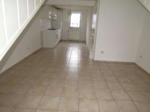 VERMIETET! Kleine gemütliche 2 Zimmer Dachgeschosswohnung – direkt gegenüber Klinikum OF