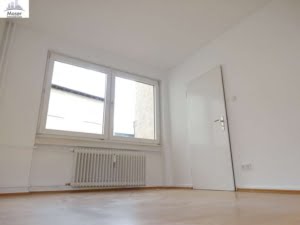 VERMIETET! Renovierte , große 2-Zimmer mit offener Küche – mitten in der Offenbacher Fußgängerzone