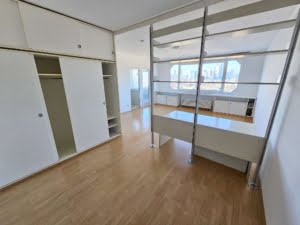 VERMIETET! WOW! TOP SKYLINEBLICK + POOL+SAUNA im Haus! Großes 1 Zimmer Apt. mit Balkon. –