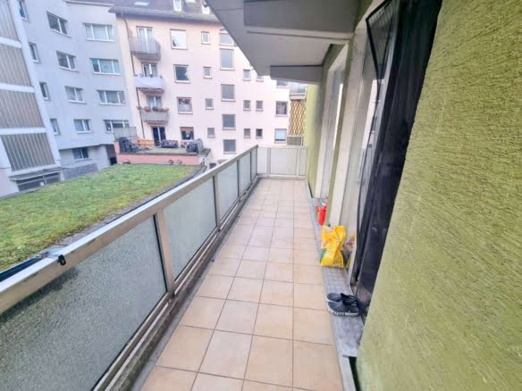 VERMIETET! Sonnige 2 Zimmerwohnung mit Wohnküche + großem Balkon – Bornheim Grenze Ostend