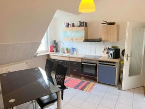 VERMIETET!Altbaucharme mitten in Bornheim! Sonnige 4 Zimmer-Maisonette direkt auf der Berger Straße