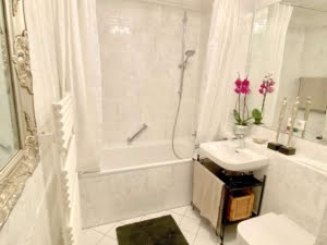 VERMIETET! Top Westend Lage! Charmant + Elegant! Voll möblierte 2 Zimmerwohnung mit 2 Balkonen
