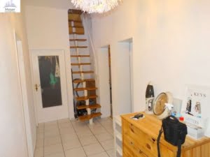 VERMIETET!Altbaucharme mitten in Bornheim! Sonnige 4 Zimmer-Maisonette direkt auf der Berger Straße