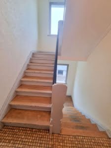 VERMIETET! Kleine gemütliche 2 Zimmer Dachgeschosswohnung – direkt gegenüber Klinikum OF