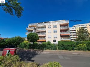 VERMIETET Was für ein Skylineblick neu saniert! Sonnige 3 Zimmerwhg. mit Balkon + EBK + neuem Bad
