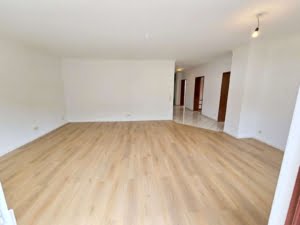 VERMIETET! Große 4-Zimmer Gartenwohnung mit 2 Balkonen + schickem  Bad  – top Lage Rumpenheim