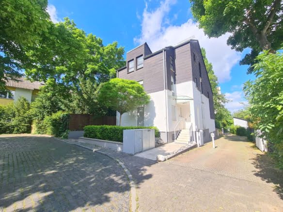 VERMIETET! Koffer auspacken und zu Hause sein! Groß + Stylisch – ein tolles Studio! 1 Zimmer + sep. Wohnküche + Terrasse – Top Lage Sachsenhausen