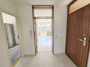 VERMIETET! Einzugsbereit! Große 3,5 Zimmerwohnung mit Balkon plus Garage – top Lage Rumpenheim