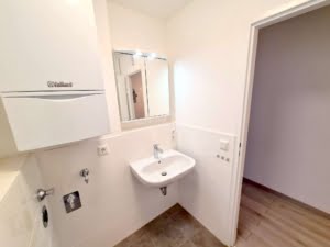 VERMIETET! 2022! Große 2 Zimmerwohnung mit Wohnküche und Loggia – zentral Nähe Uniklinik Niederrad