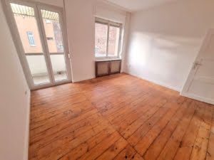 VERMIETET! Großzügige 4 Zimmerwohnung mit Holzdielenboden + Balkon – WG geeignet – zentralst in Offenbach