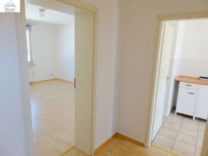 VERMIETET! Gemütliche 2 Zimmer mit Balkon + Blick auf die Niddawiesen – Rödelheim