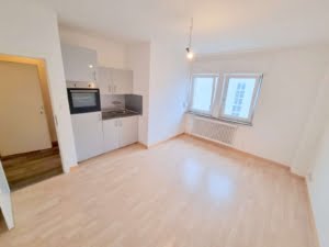 VERMIETET! Neu renoviert in 2023! Gemütliches 1 Zimmer Apartment mit Kochnische- zentral in Niederrad